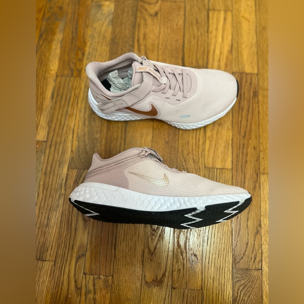 NWOT Super Cute Nike Blush Pink Sneakers